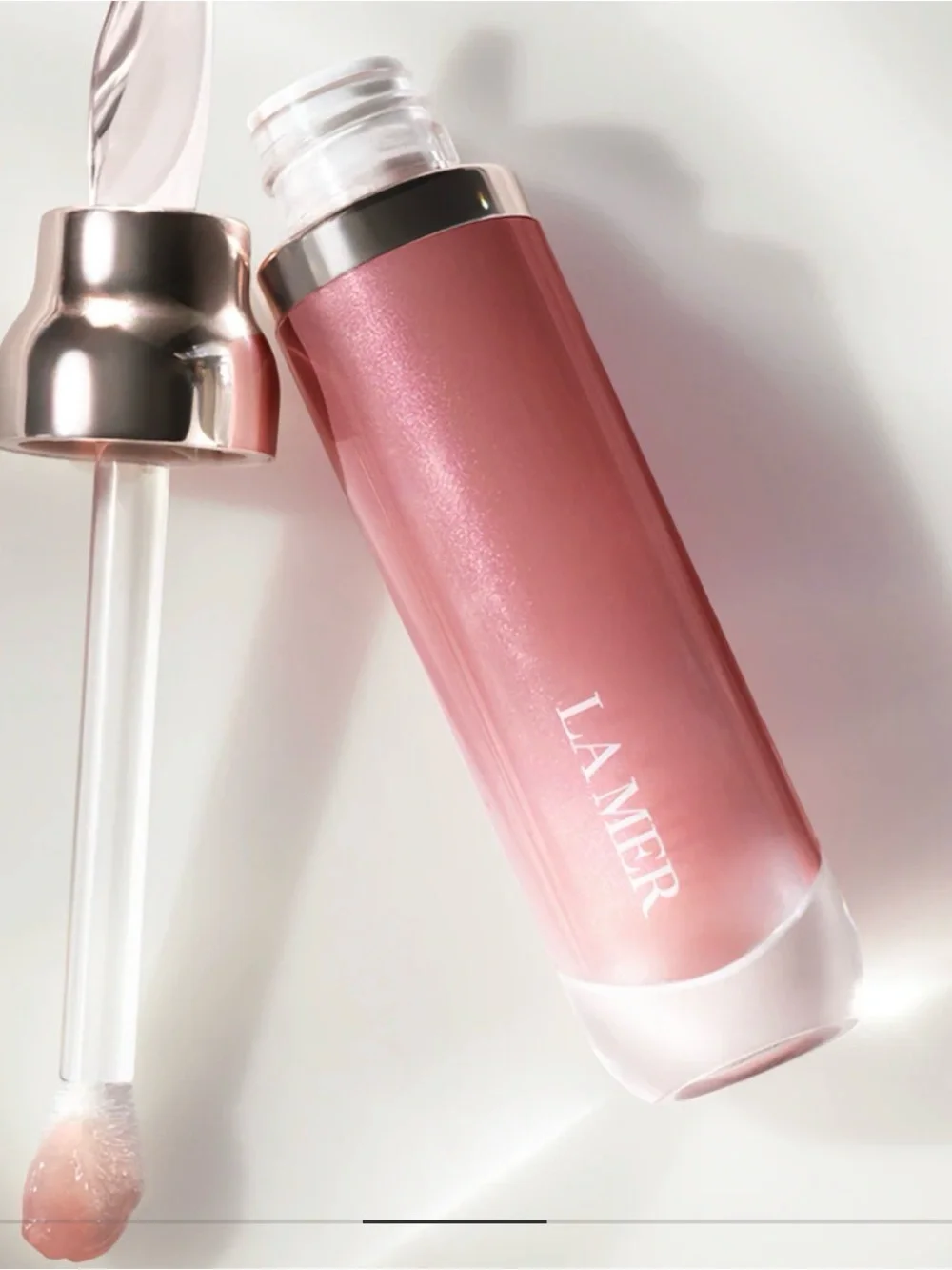 La Mer ‘The Lip Volumizer’ Plumping Lip Gloss in Sheer Glow